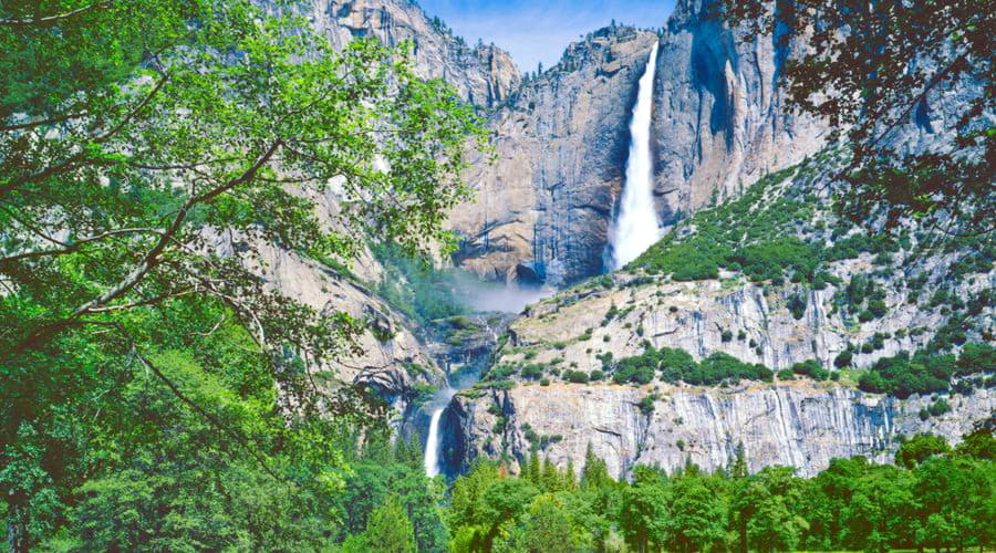 Nuestros servicios de alquiler de coches ofrecen una diversa selección de vehículos en El Valle De Yosemite.